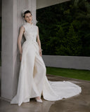 Load image into Gallery viewer, White Bridal Gown with Flowing Train, Elegant Wedding Dress for Formal Ceremony