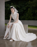 Load image into Gallery viewer, White Bridal Gown with Flowing Train, Elegant Wedding Dress for Formal Ceremony