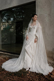 Load image into Gallery viewer, White Bridal Gown with Flowing Train, Elegant Wedding Dress for Formal Ceremony