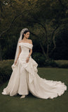 Load image into Gallery viewer, Ivory Bridal Gown with Flowing Train, Elegant Wedding Dress for Formal Ceremony