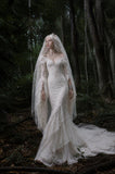 Load image into Gallery viewer, White Bridal Gown with Flowing Train, Elegant Wedding Dress for Formal Ceremony