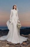 Load image into Gallery viewer, Ivory Bridal Gown with Flowing Train, Elegant Wedding Dress for Formal Ceremony