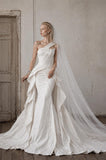 Load image into Gallery viewer, Ivory Formal Bridal Dress with Elegant Train, Romantic Wedding Gown