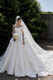Load image into Gallery viewer, White Bridal Gown with Flowing Train, Elegant Wedding Dress for Formal Ceremony