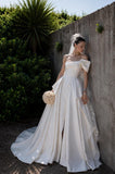 Load image into Gallery viewer, White Bridal Gown with Flowing Train, Elegant Wedding Dress for Formal Ceremony