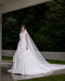 Load image into Gallery viewer, White Bridal Gown with Flowing Train, Elegant Wedding Dress for Formal Ceremony