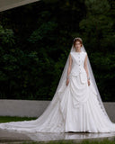 Load image into Gallery viewer, White Bridal Gown with Flowing Train, Elegant Wedding Dress for Formal Ceremony