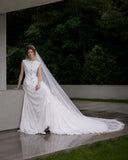 Load image into Gallery viewer, White Bridal Gown with Flowing Train, Elegant Wedding Dress for Formal Ceremony