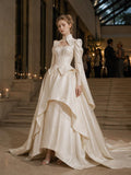 Load image into Gallery viewer, Ivory Bridal Gown with Flowing Train, Elegant Wedding Dress for Formal Ceremony