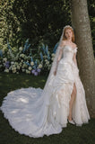 Load image into Gallery viewer, White Bridal Gown with Flowing Train, Elegant Wedding Dress for Formal Ceremony