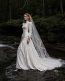Load image into Gallery viewer, White Bridal Gown with Flowing Train, Elegant Wedding Dress for Formal Ceremony