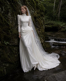 Load image into Gallery viewer, White Bridal Gown with Flowing Train, Elegant Wedding Dress for Formal Ceremony