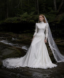 Load image into Gallery viewer, White Bridal Gown with Flowing Train, Elegant Wedding Dress for Formal Ceremony