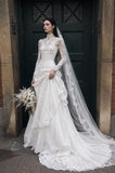 Load image into Gallery viewer, White Bridal Gown with Flowing Train, Elegant Wedding Dress for Formal Ceremony