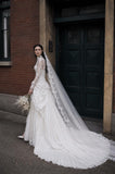 Load image into Gallery viewer, White Bridal Gown with Flowing Train, Elegant Wedding Dress for Formal Ceremony