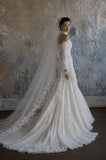 Load image into Gallery viewer, White Bridal Gown with Flowing Train, Elegant Wedding Dress for Formal Ceremony