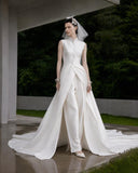 Load image into Gallery viewer, White Bridal Gown with Flowing Train, Elegant Wedding Dress for Formal Ceremony