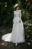 Load image into Gallery viewer, White Bridal Gown with Flowing Train, Elegant Wedding Dress for Formal Ceremony