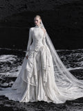 Load image into Gallery viewer, White Bridal Gown with Flowing Train, Elegant Wedding Dress for Formal Ceremony