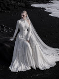 Load image into Gallery viewer, White Bridal Gown with Flowing Train, Elegant Wedding Dress for Formal Ceremony