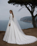 Load image into Gallery viewer, White Bridal Gown with Flowing Train, Elegant Wedding Dress for Formal Ceremony