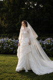 Load image into Gallery viewer, White Bridal Gown with Flowing Train, Elegant Wedding Dress for Formal Ceremony