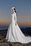 Load image into Gallery viewer, White Bridal Gown with Flowing Train, Elegant Wedding Dress for Formal Ceremony