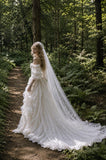 Load image into Gallery viewer, White Bridal Gown with Flowing Train, Elegant Wedding Dress for Formal Ceremony