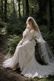 Load image into Gallery viewer, White Bridal Gown with Flowing Train, Elegant Wedding Dress for Formal Ceremony