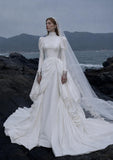 Load image into Gallery viewer, White Bridal Gown with Flowing Train, Elegant Wedding Dress for Formal Ceremony