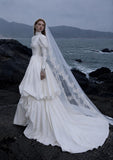 Load image into Gallery viewer, White Bridal Gown with Flowing Train, Elegant Wedding Dress for Formal Ceremony