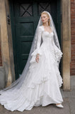 Load image into Gallery viewer, White Bridal Gown with Flowing Train, Elegant Wedding Dress for Formal Ceremony