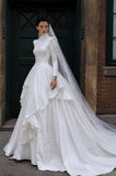 Load image into Gallery viewer, White Bridal Gown with Flowing Train, Elegant Wedding Dress for Formal Ceremony