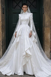 Load image into Gallery viewer, White Bridal Gown with Flowing Train, Elegant Wedding Dress for Formal Ceremony