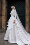 Load image into Gallery viewer, White Bridal Gown with Flowing Train, Elegant Wedding Dress for Formal Ceremony