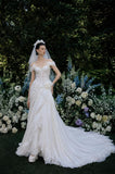 Load image into Gallery viewer, White Bridal Gown with Flowing Train, Elegant Wedding Dress for Formal Ceremony