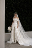 Load image into Gallery viewer, Ivory Bridal Gown with Flowing Train, Elegant Wedding Dress for Formal Ceremony