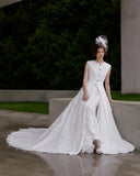Load image into Gallery viewer, White Bridal Gown with Flowing Train, Elegant Wedding Dress for Formal Ceremony
