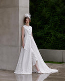 Load image into Gallery viewer, White Bridal Gown with Flowing Train, Elegant Wedding Dress for Formal Ceremony
