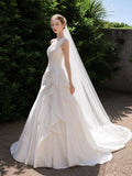 Load image into Gallery viewer, Ivory Classic Bridal Gown with Flowing Train, Wedding Dress for Wedding Reception