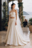 Load image into Gallery viewer, Ivory Elegant Bridal Gown with Full-Length Silhouette, Wedding Dress for Elegant Celebration