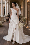 Load image into Gallery viewer, Ivory Graceful Bridal Gown with Formal Bridal Look, Wedding Dress for Elegant Celebration