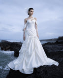 Load image into Gallery viewer, Ivory Refined Bridal Gown with Ceremony Style, Wedding Dress for Elegant Celebration