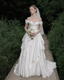 Load image into Gallery viewer, Ivory Statement Bridal Gown with Ceremony Style, Wedding Dress for Elegant Celebration