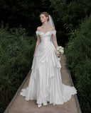 Load image into Gallery viewer, Ivory Statement Bridal Gown with Ceremony Style, Wedding Dress for Elegant Celebration