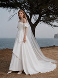Load image into Gallery viewer, Ivory Elegant Bridal Gown with Flowing Train, Wedding Dress for Formal Ceremony