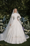 Load image into Gallery viewer, Ivory Classic Bridal Gown with Formal Bridal Look, Wedding Dress for Garden Wedding