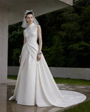 Load image into Gallery viewer, White Bridal Gown with Flowing Train, Elegant Wedding Dress for Formal Ceremony