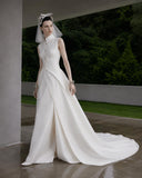Load image into Gallery viewer, White Bridal Gown with Flowing Train, Elegant Wedding Dress for Formal Ceremony