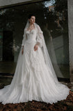 Load image into Gallery viewer, White Bridal Gown with Flowing Train, Elegant Wedding Dress for Formal Ceremony